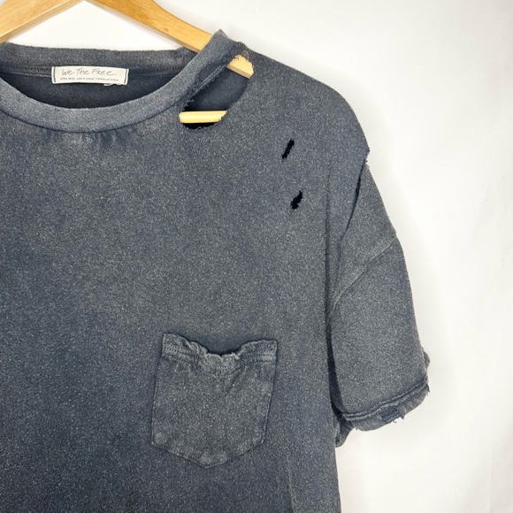 Free People We The Free Rubi Ripped Pocket
 T-Shirt in Washed Black Size XS - Picture 3 of 9